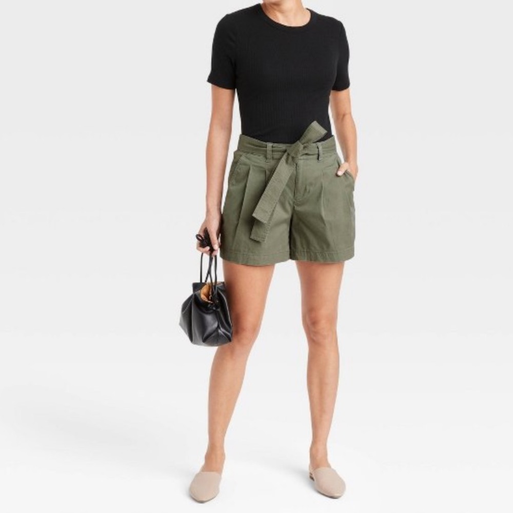 Women's High-Rise Pleat Front Shorts A New Day 
COLOR OLIVE VARIOS SIZE 2-6-10